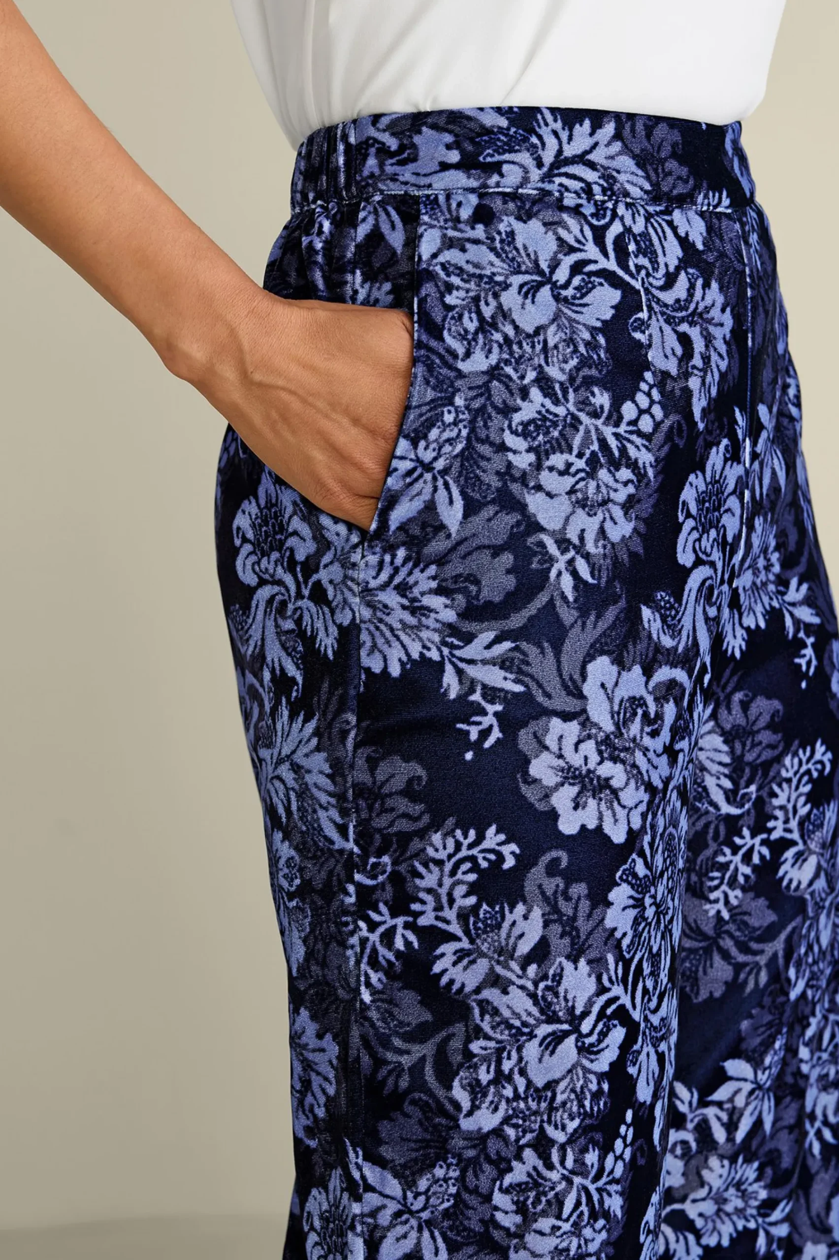 aria_velvet_wide_leg_pant_4.webp EVelvet Styles | full length-Soft Surroundings Aria Velvet Wide Leg Pants Cabernet