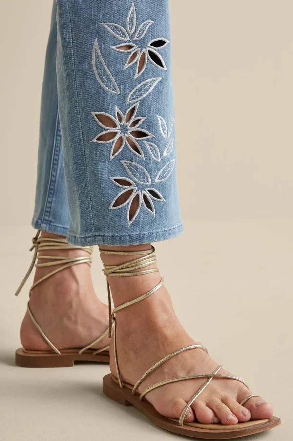 Feminine Flourish | Into The Blues-Soft Surroundings Gail Cropped Jeans Blue Mist Wash