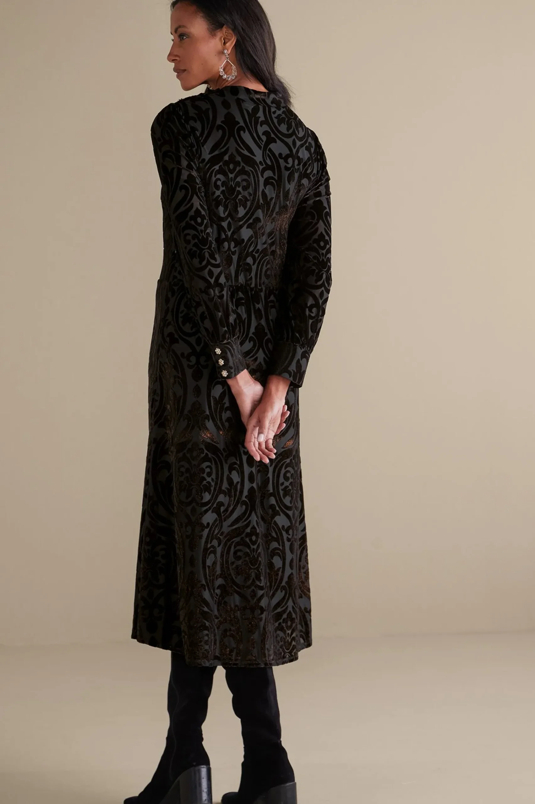 hadley_velvet_dress_2.webp EVelvet Styles | occasion dresses-Soft Surroundings Hadley Velvet Dress Black Abstract