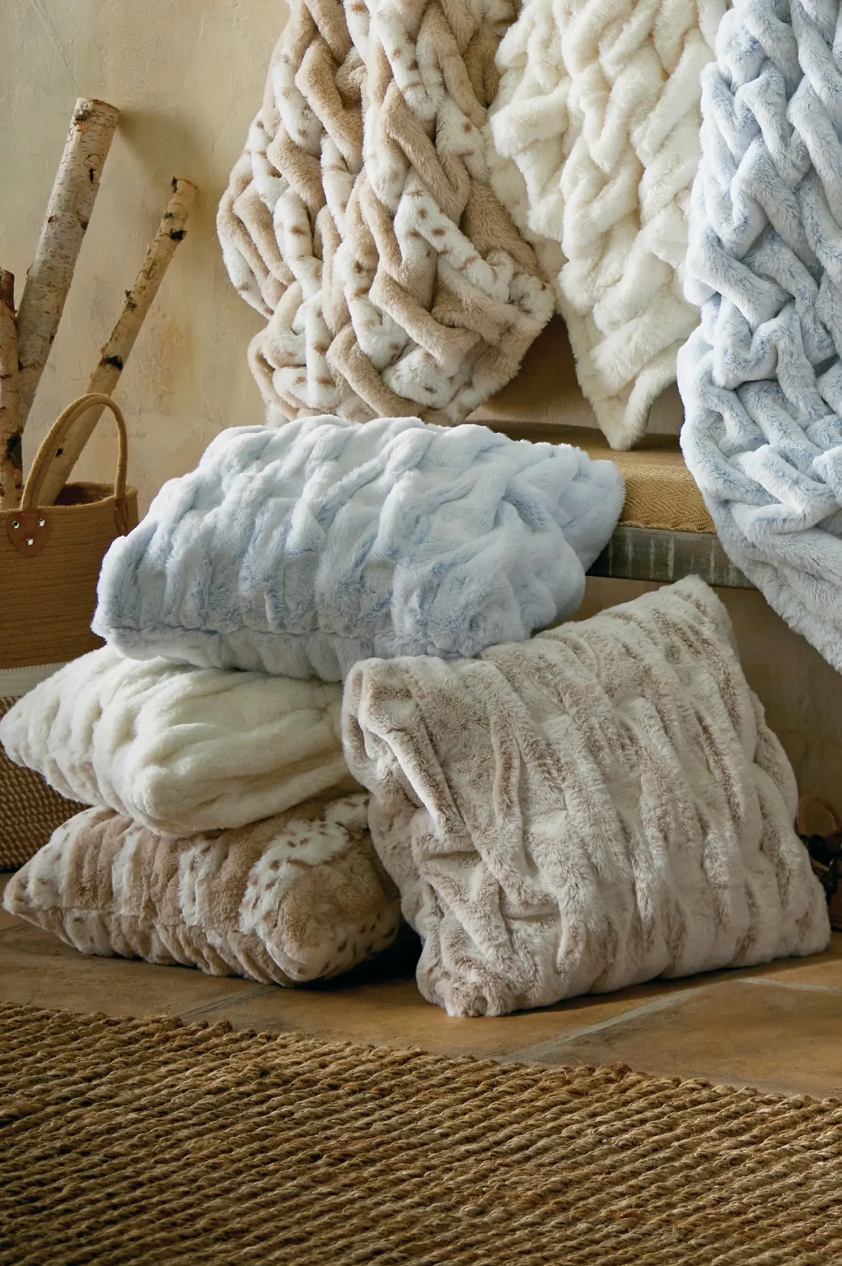 la_parisienne_faux_fur_pi_1.webp Bedding Essentials | pillows-Soft Surroundings La Parisienne Faux Fur Pillow Snow Leopard