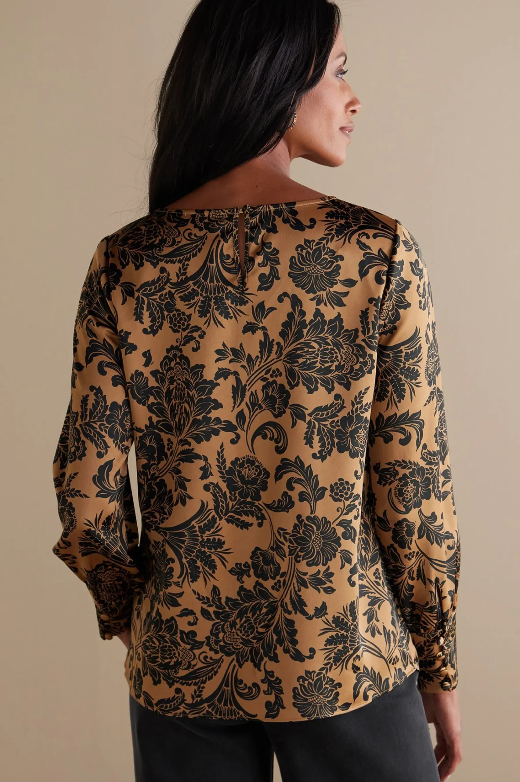 maiya_top_2.webp Feminine Flourish | long sleeve-Soft Surroundings Maiya Top Neutral Floral