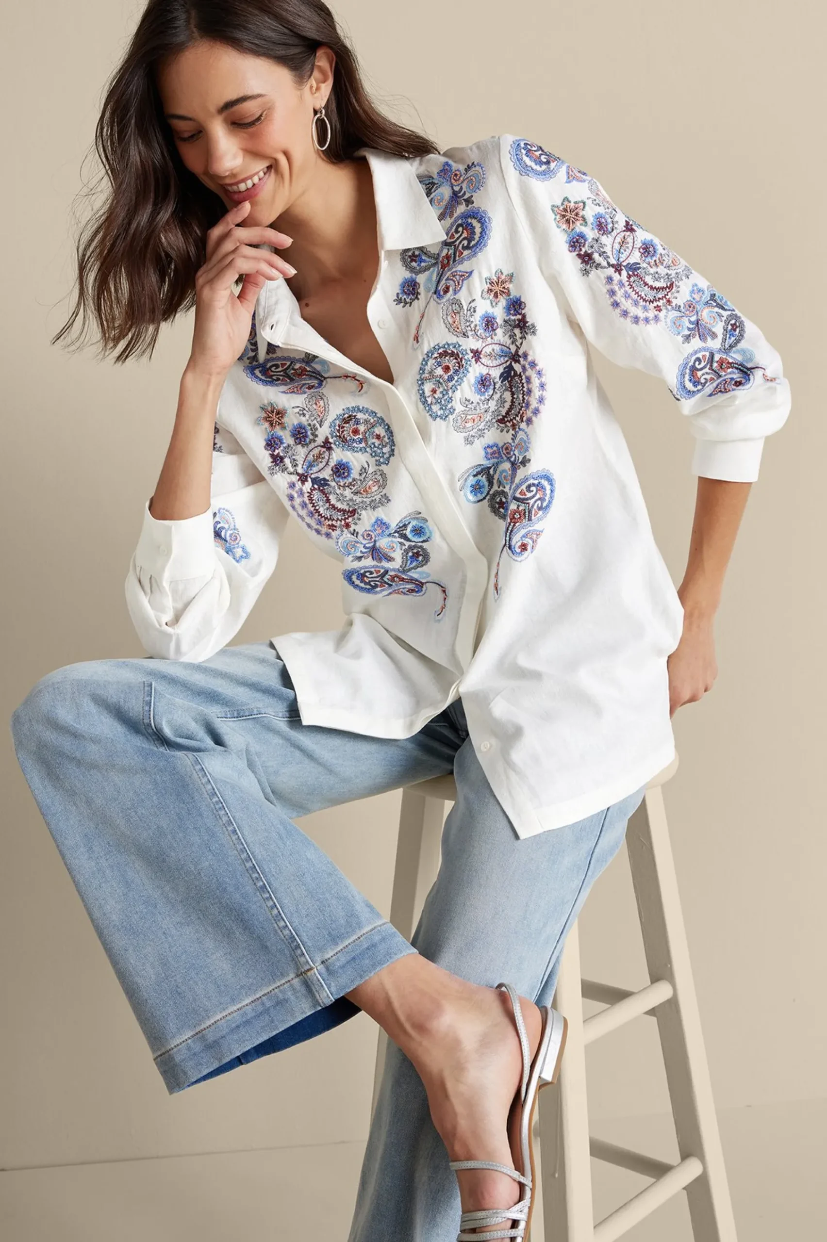 nadia_linen_blend_shirt_5.webp Feminine Flourish | Into The Blues-Soft Surroundings Nadia Linen Blend Shirt Grey/Blue Bandana Paisley
