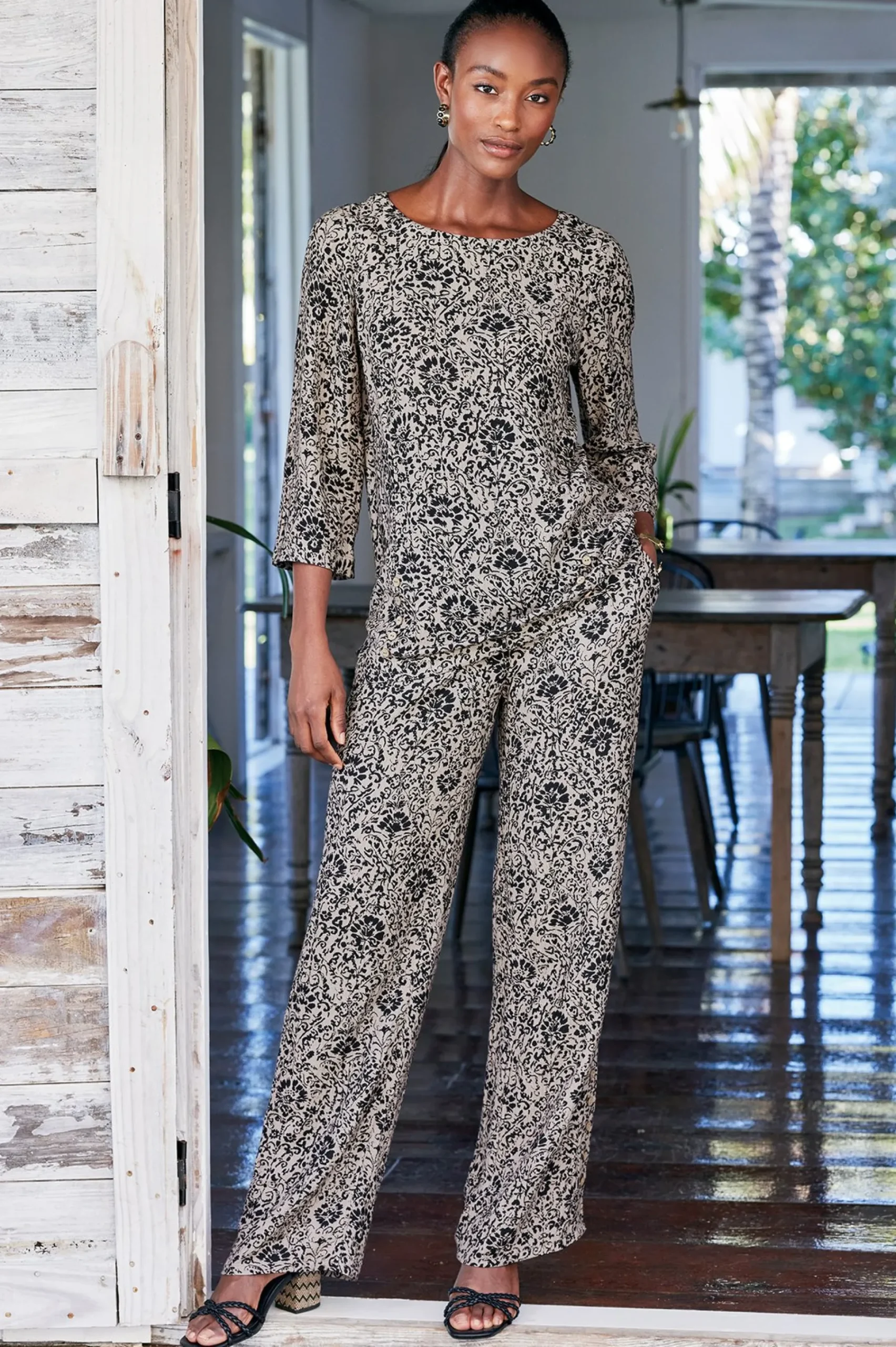 oceo_gauze_wideleg_pants_3.webp Feminine Flourish | Into The Blues-Soft Surroundings Oceo Gauze Wide-Leg Pants Black