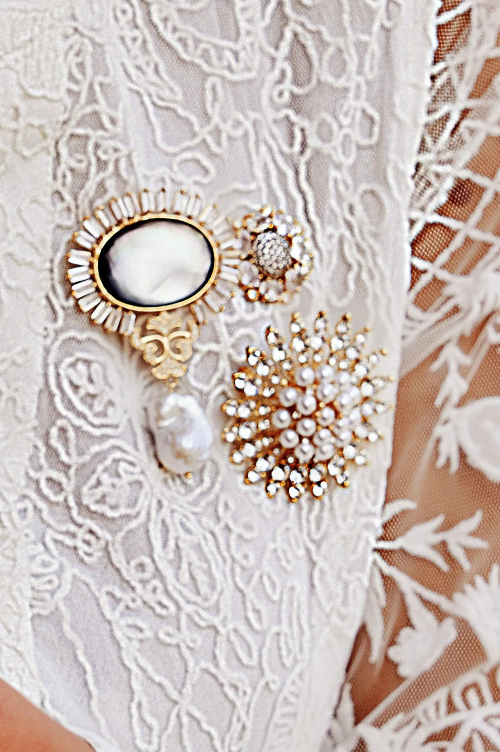 petite_sunburst_brooch_1.webp rings & pins-Soft Surroundings Petite Sunburst Brooch Smoky Multi